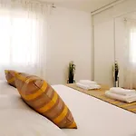 Modern 2-Bed Apt, Late Check In Available